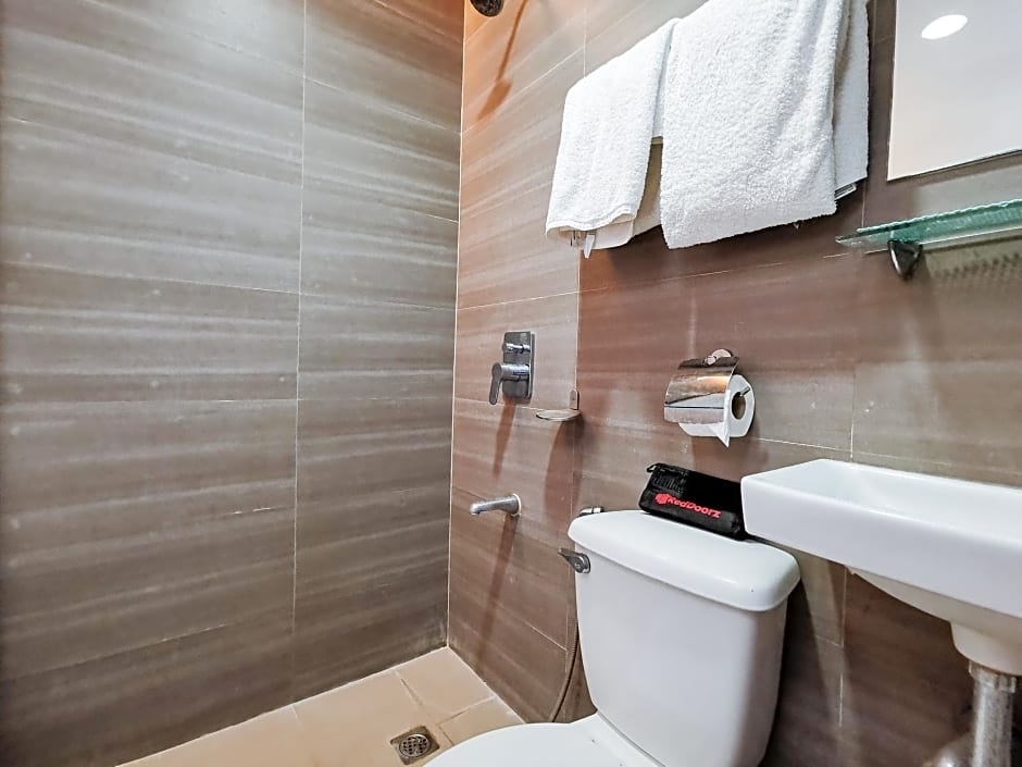 RedDoorz near Trade School Gensan