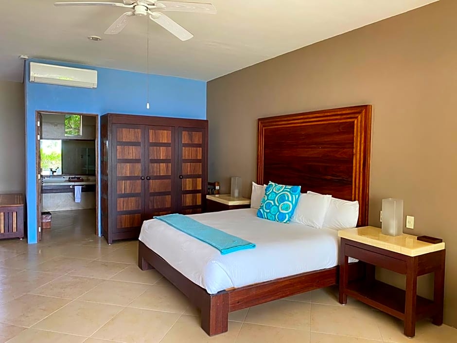 Casa del Puerto by MIJ - Beachfront Hotel