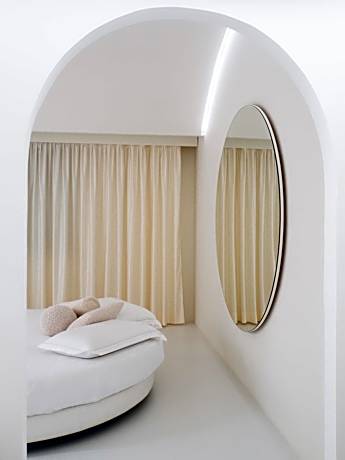 Studio with Spa Bath