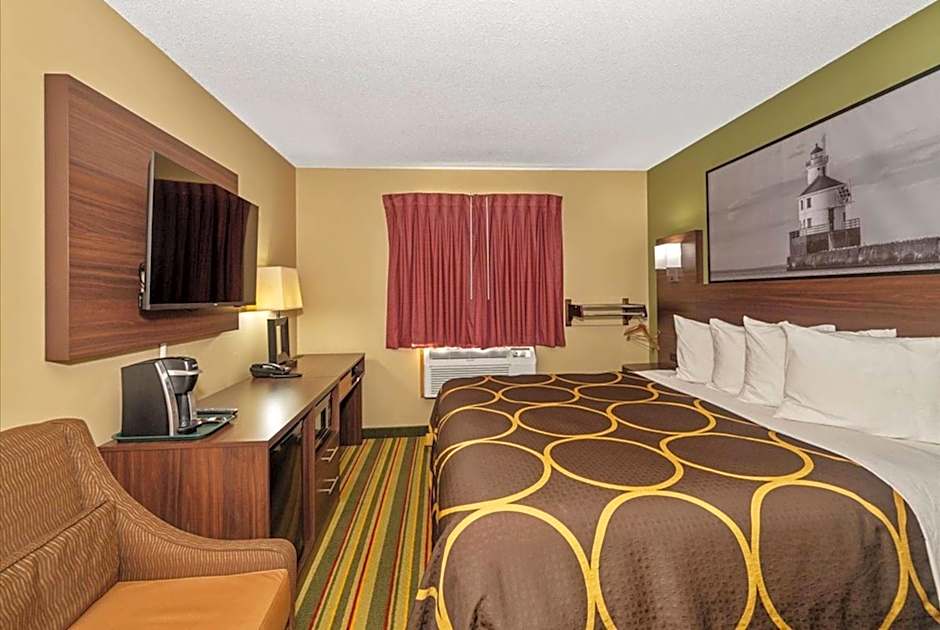Super 8 by Wyndham Superior WI