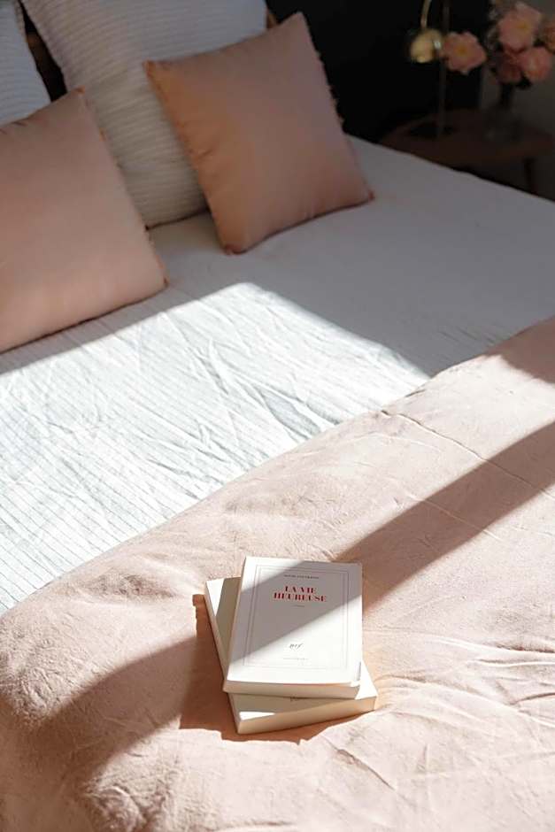 Manoir de la Nogrie - Chambre de charme avec accès privatif - Piscine chauffée sur domaine 5 étoiles à la campagne