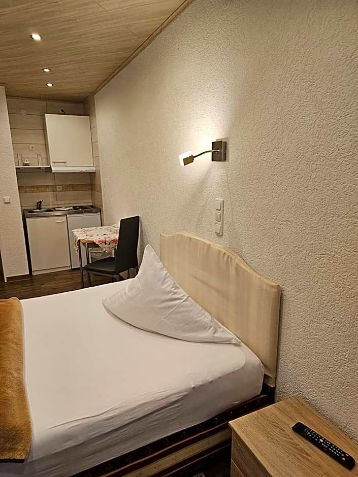 Photo 1 of 4 of Single Room