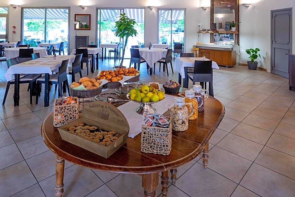 Logis Hotel Noemys pont de l'Etoile