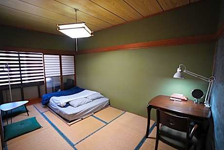 Standard Double Room with Shared Bathroom