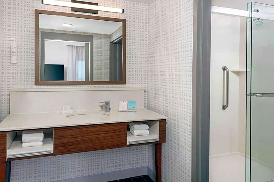 Hampton Inn By Hilton and Suites Clearwater Beach