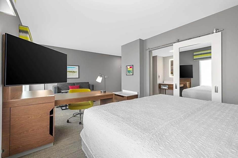 Hampton Inn & Suites Bakersfield Central