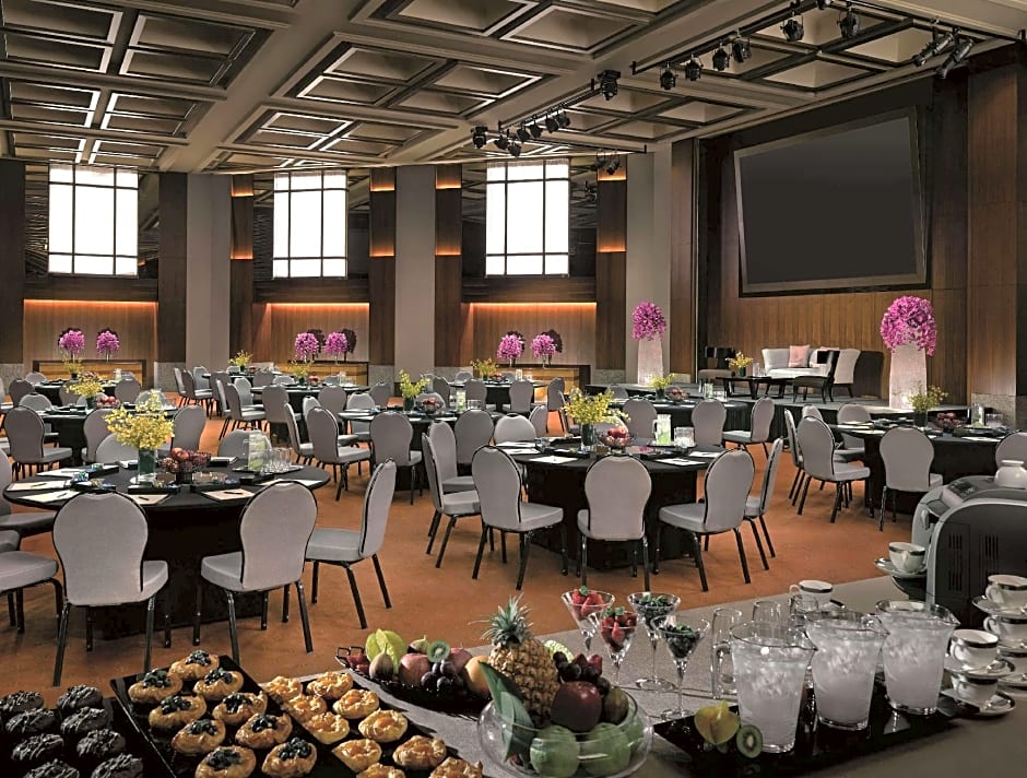 Shangri-la's Far Eastern Plaza Hotel, Taipei