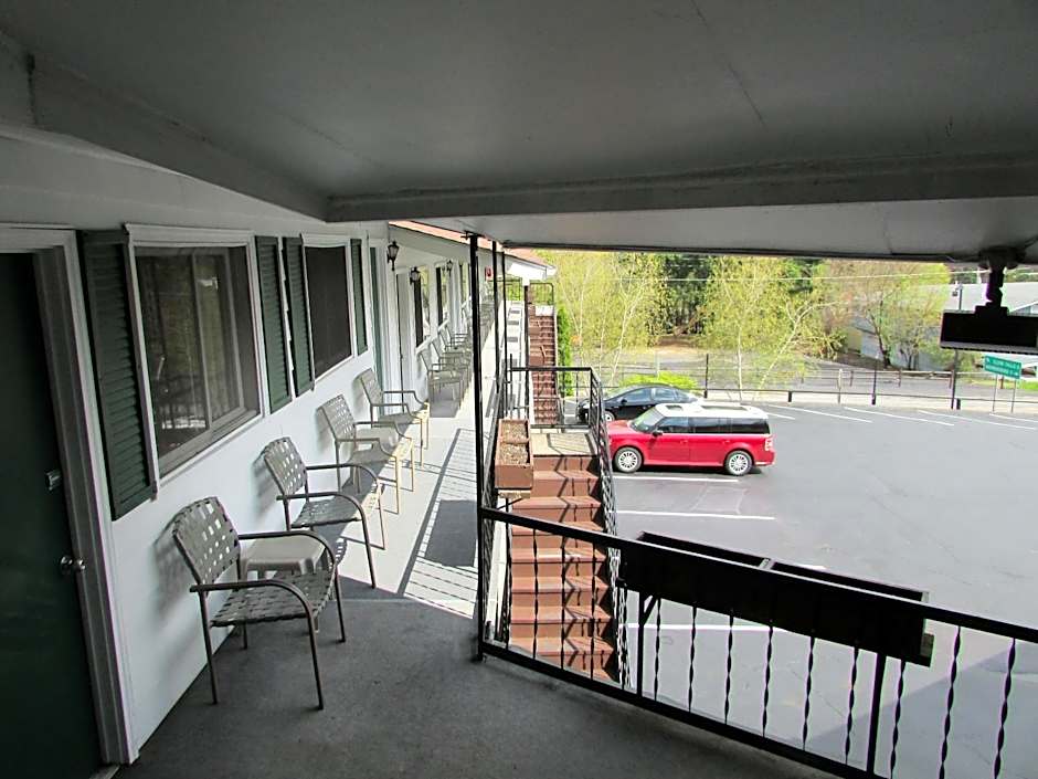 The Lake George Inn