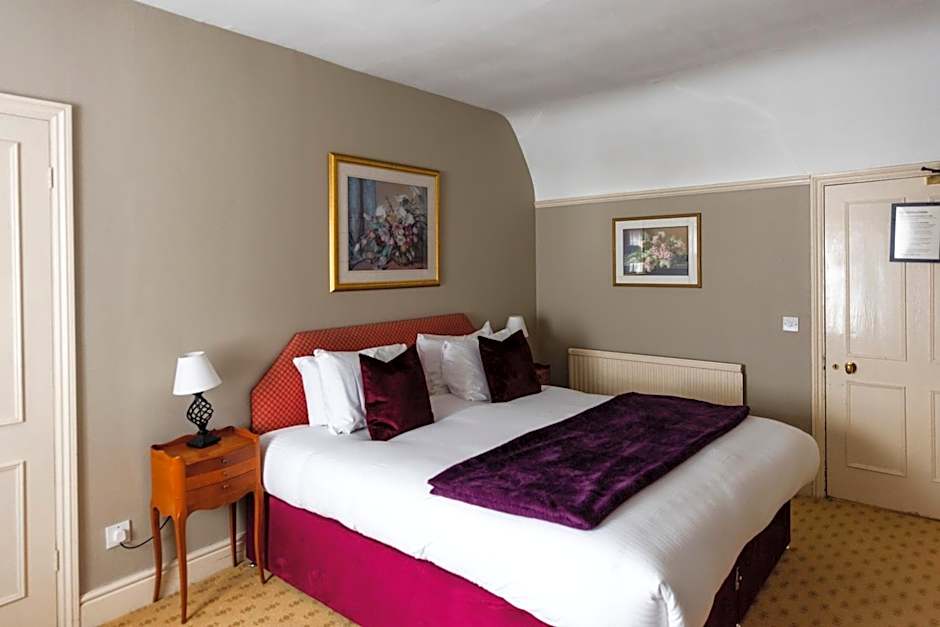 Brook Whipper-In Hotel