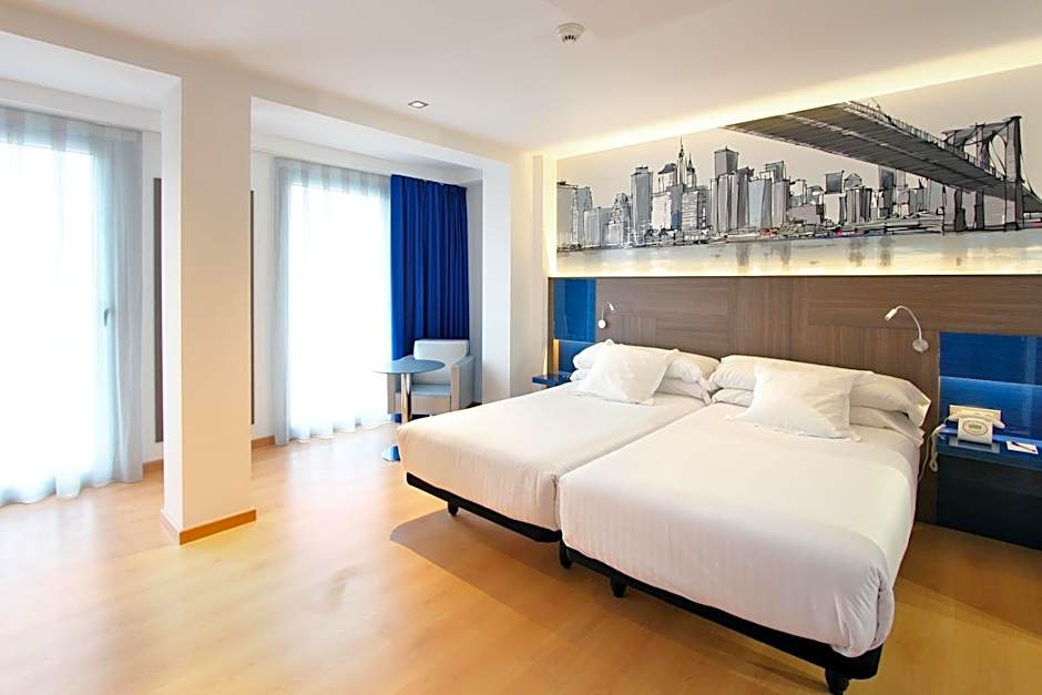 Photo 1 of 7 of 1 Double Bed or 2 Beds, View