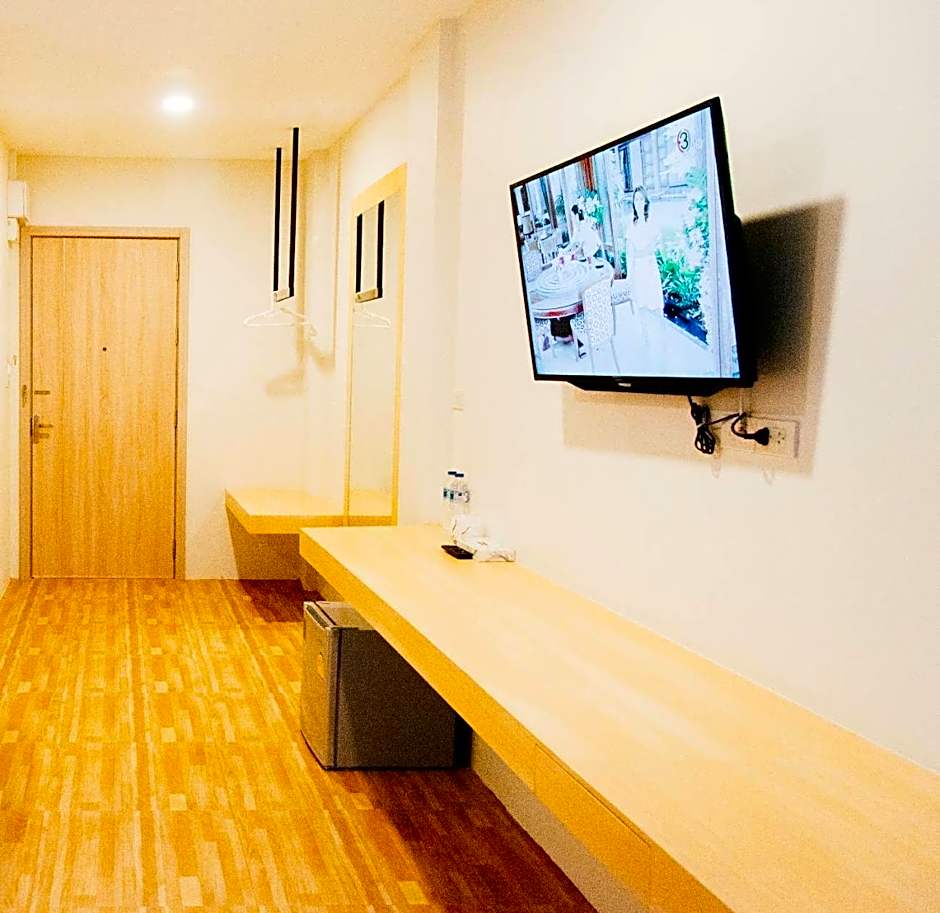 The charlotte smart hotel lopburi
