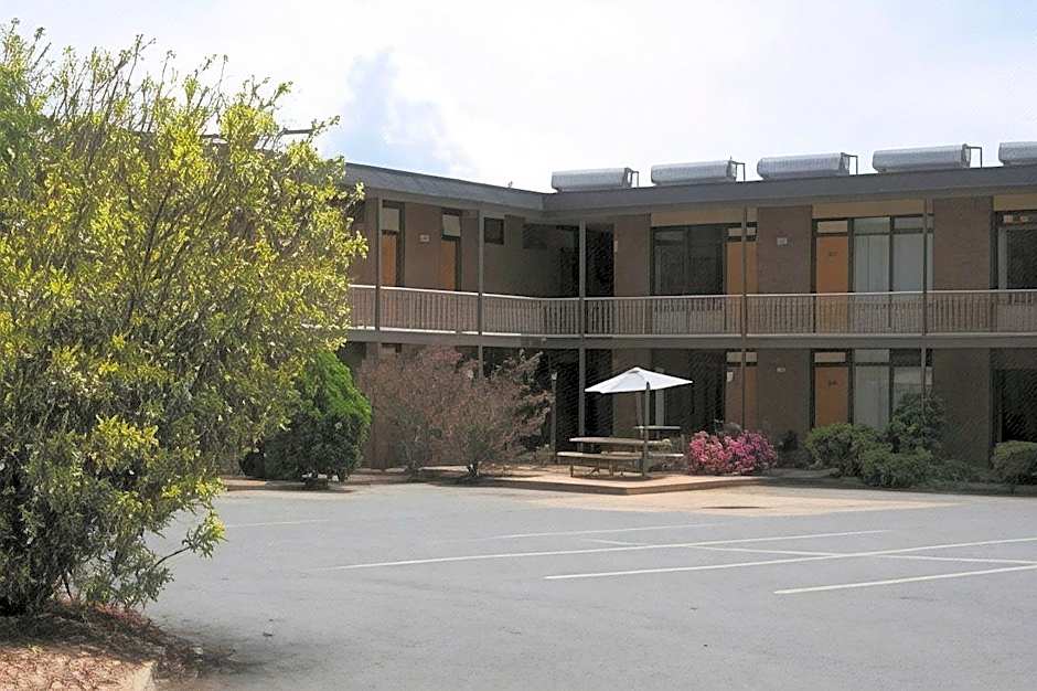 Red Cedars Motel