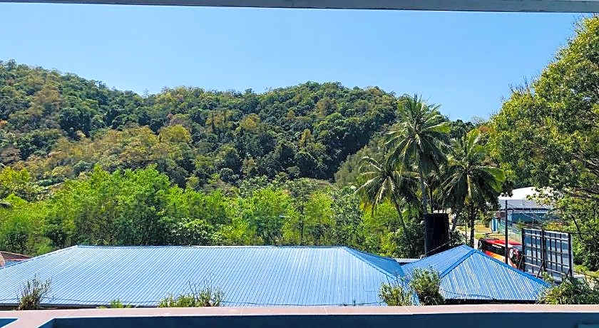 Penarak Bamboo Beach Motel