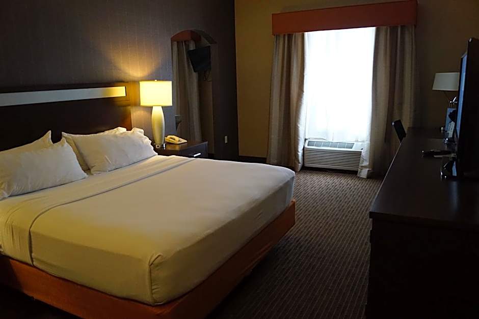 Holiday Inn Express Hotel & Suites Watertown - Thousand Islands By IHG