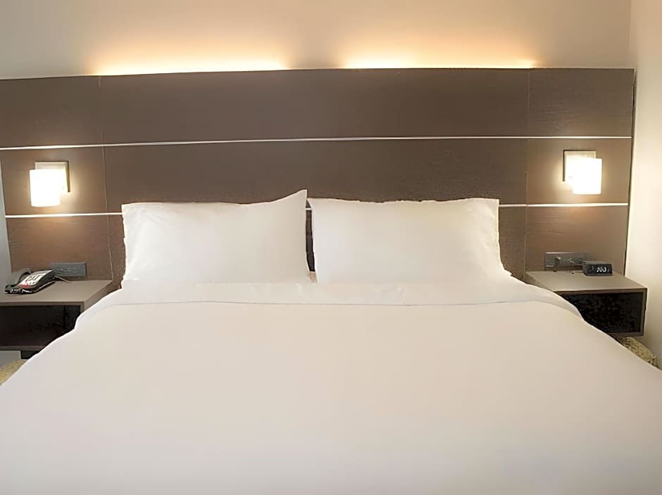Holiday Inn Express Hotel & Suites Dayton-Huber Heights By IHG