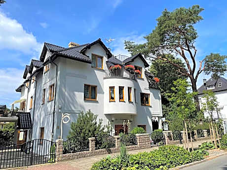 Willa 4 Pory Roku & Uznam