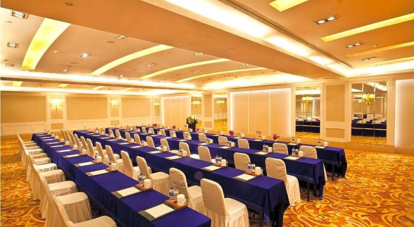 Zhongwei Green Lake Hotel Kunming