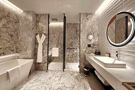 Standard King Room with River View
