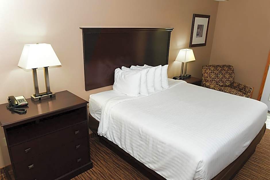 Cobblestone Inn & Suites - Denison | Majestic Hills