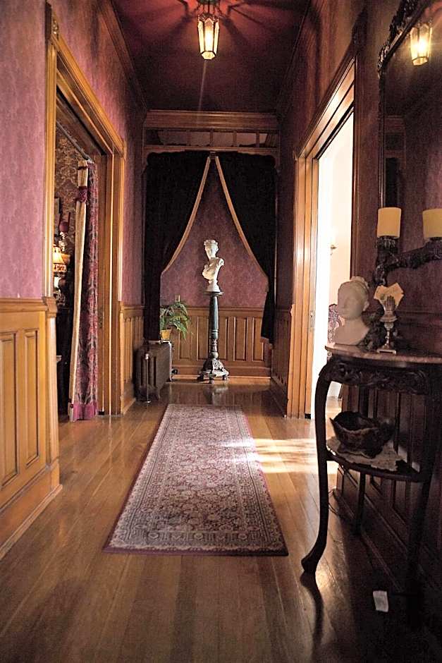 Alexander Mansion Bed & Breakfast