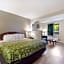 Econo Lodge Inn & Suites East