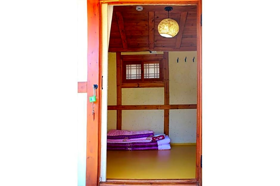 Hanulgiwa Hanok Stay