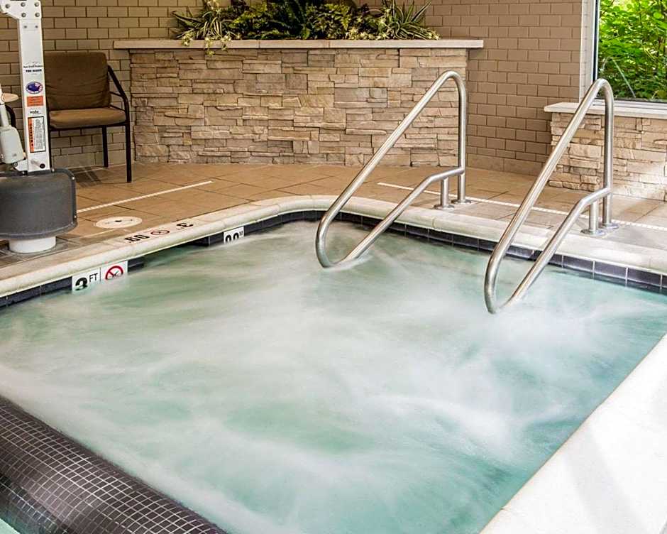 Cambria Hotel Traverse City