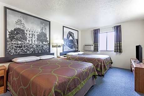 Queen Room with Two Queen Beds - Non-Smoking