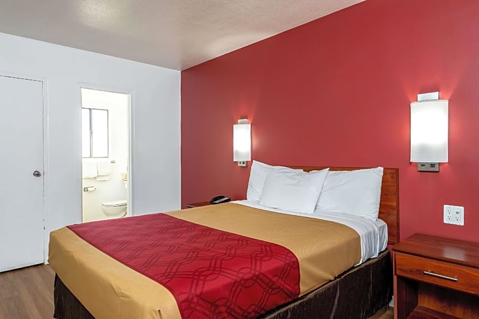 Econo Lodge University