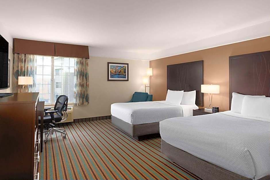 La Quinta Inn & Suites by Wyndham Bakersfield North