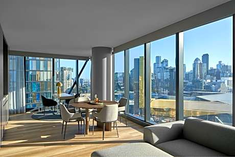 Signature Suite,1King,City view
