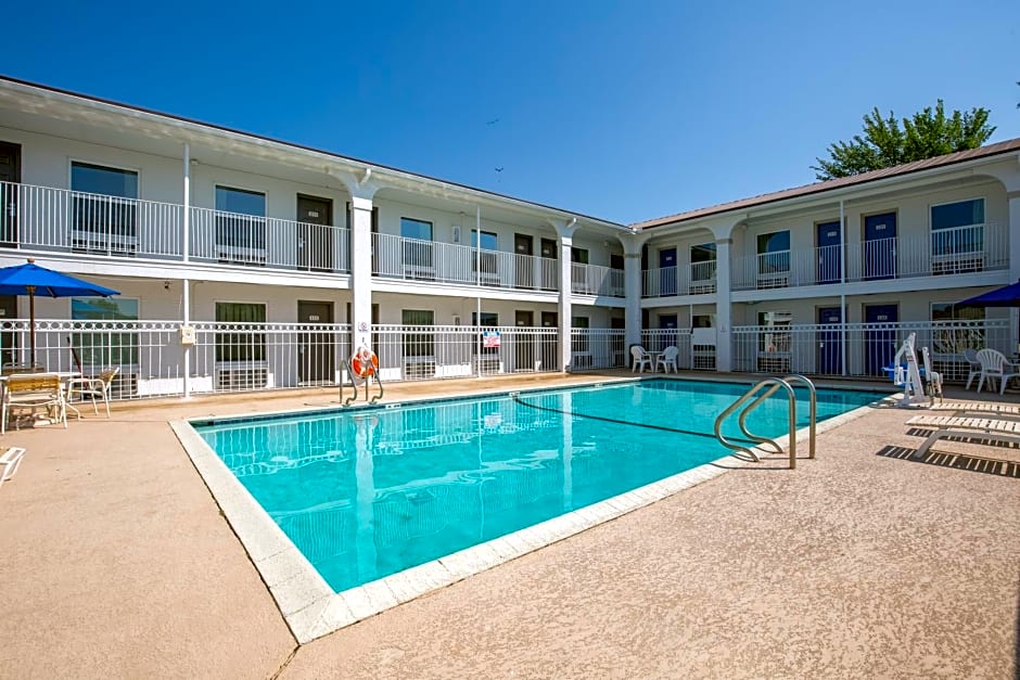 Motel 6-Bryan, TX - University Area