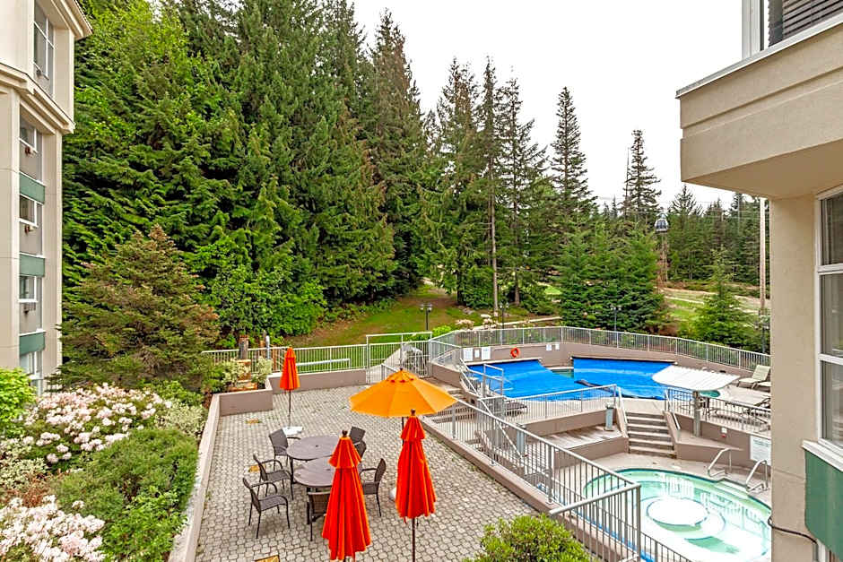 The Woodrun Lodge by Whiski Jack