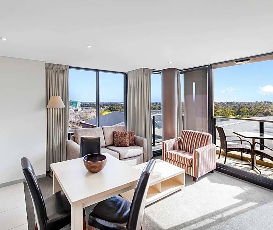 Oaks Adelaide Horizons Suites