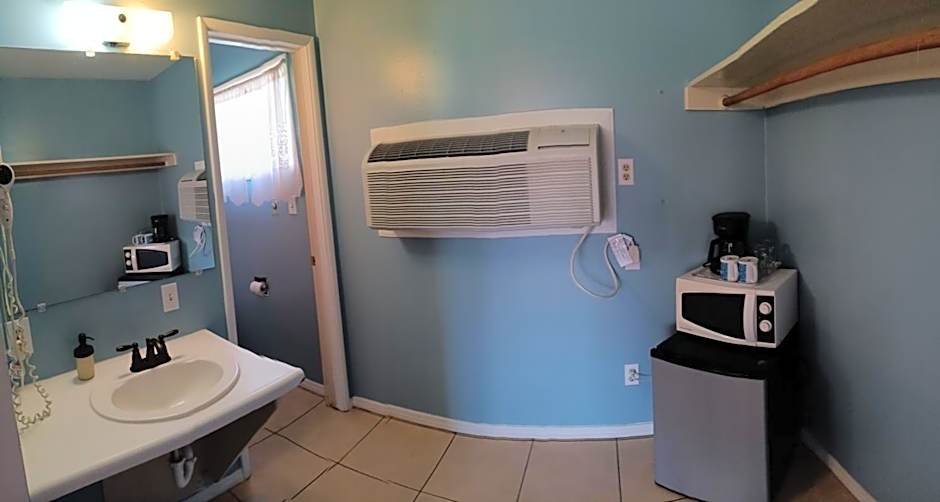 Photo 1 of 2 of Double Room