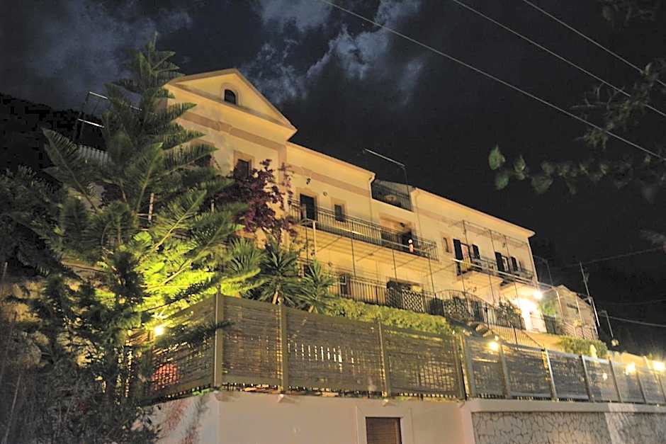 Aristotelis Apartments