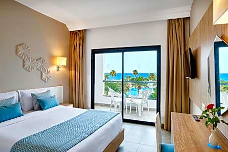 Family Room with Sea View (2 Adults + 2 Children)