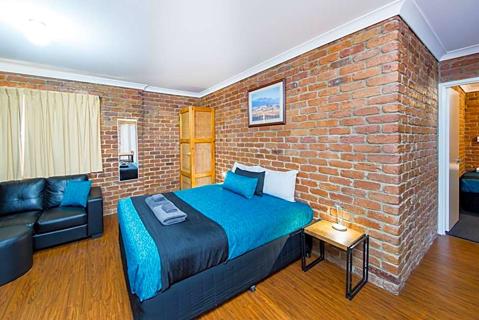 Wondai Colonial Motel & Ivory's Restaurant