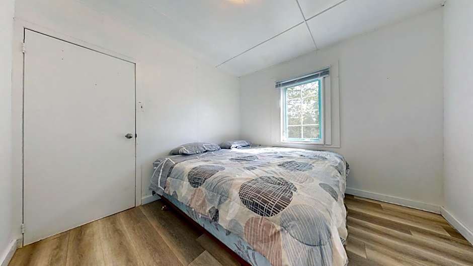 Main Beach River Retreat - Wasaga Beach 1 - Main Strip - 93 Mosley St