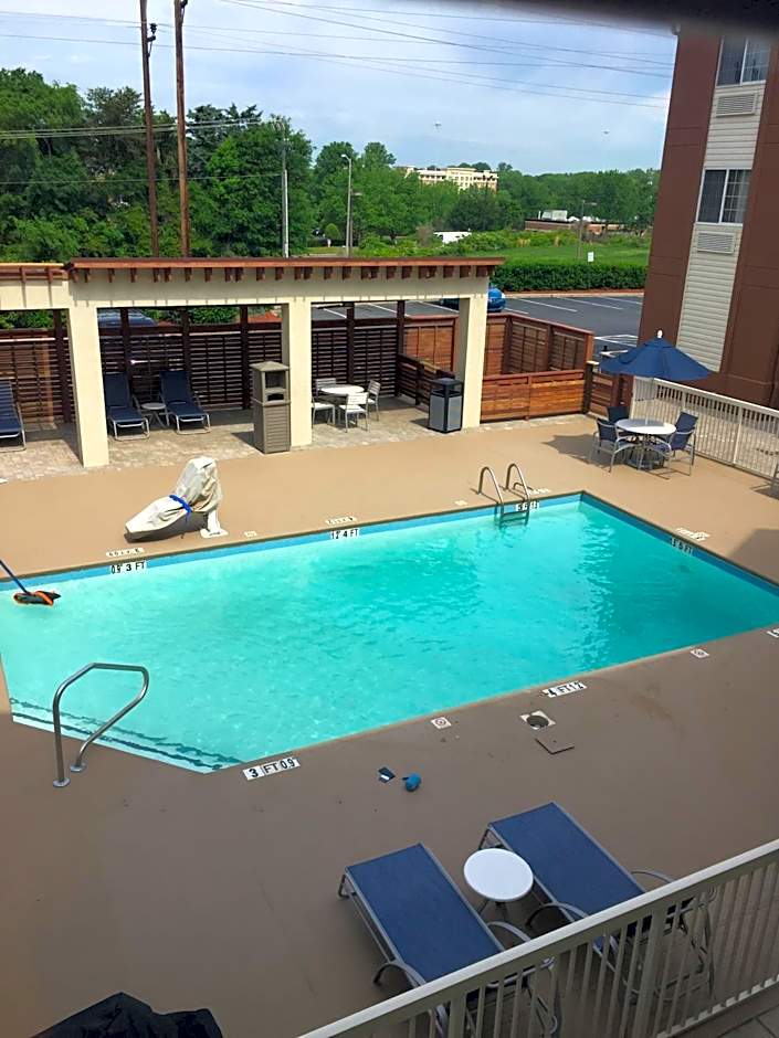 Candlewood Suites Charlotte - Arrowood By IHG