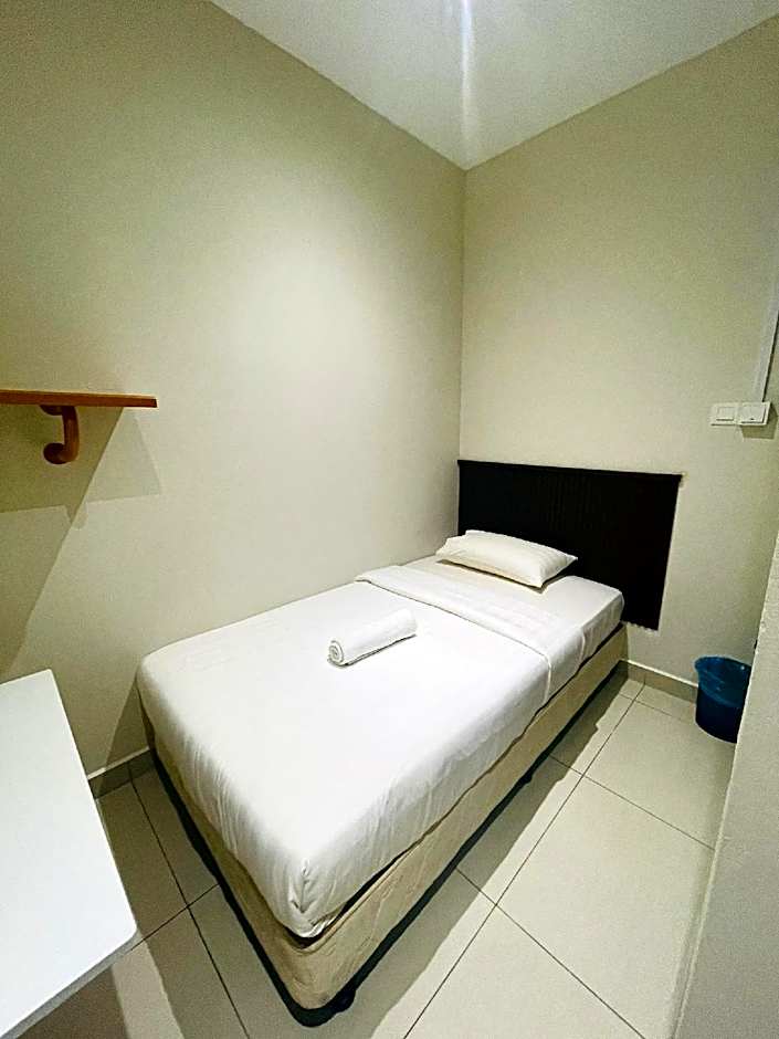 Pillows Plus Dream Inn