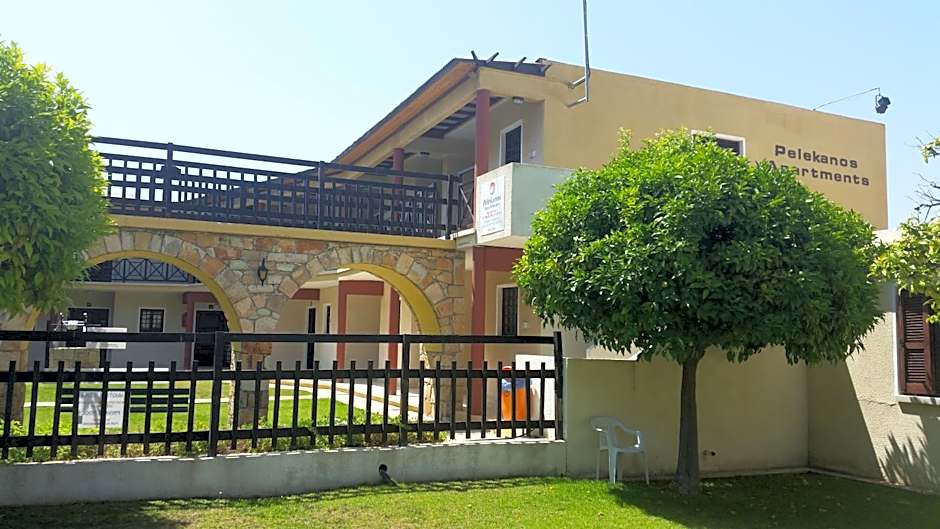 Pelekanos Apartments