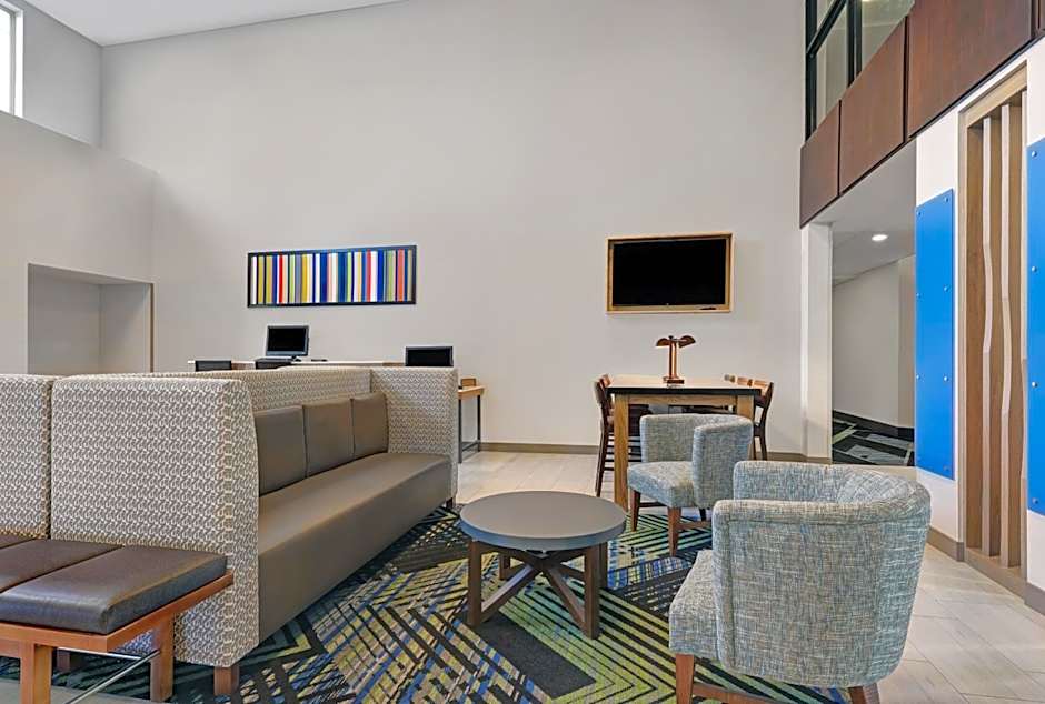 Holiday Inn Express & Suites Newport By IHG