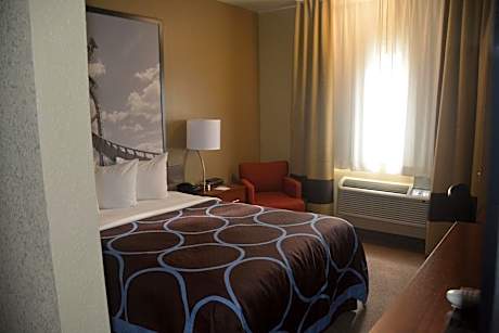 Queen Room - Non-Smoking