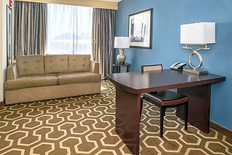 Embassy Suites By Hilton Hotel St. Louis-Airport