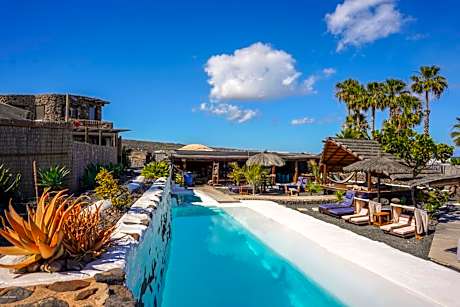 Finca De Arrieta Village - Yurts and Stone Cottages - Shared Pool - Walking distance to Arrieta Beach - Off Grid