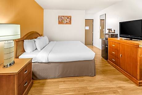 1 King Bed, No Smoking