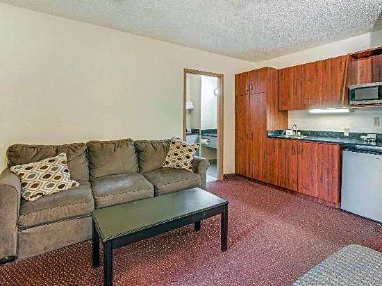 Econo Lodge Whitehall Near Michigan's Adventure