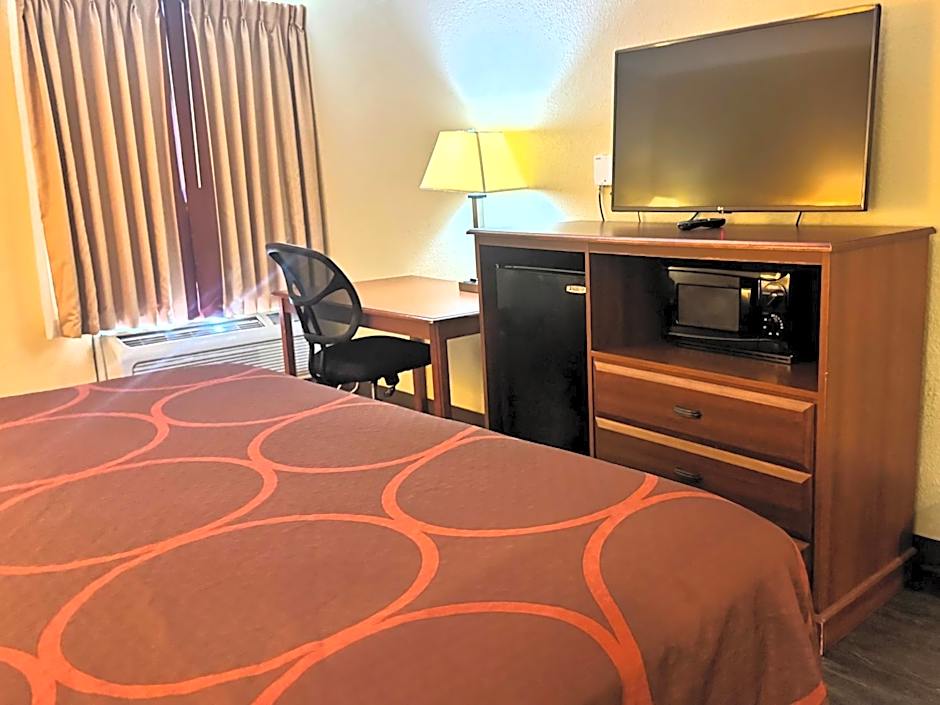 Super 8 by Wyndham Hattiesburg South