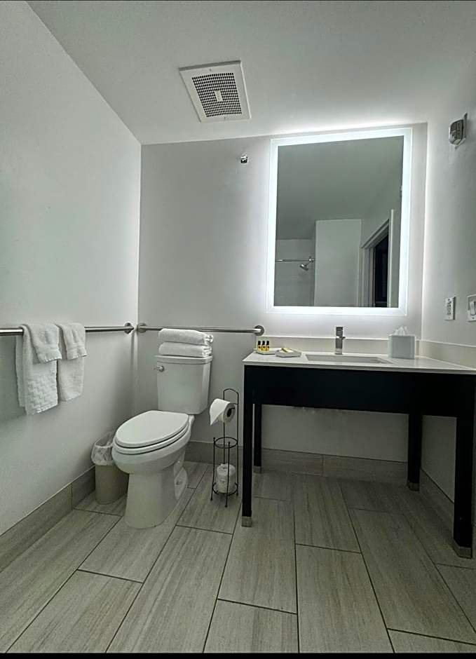 Best Western Plus Hannaford Inn & Suites